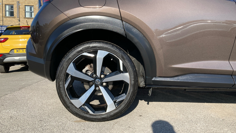 Nissan Juke 1.0 DiG-T 114 Tekna 5dr Petrol Hatchback